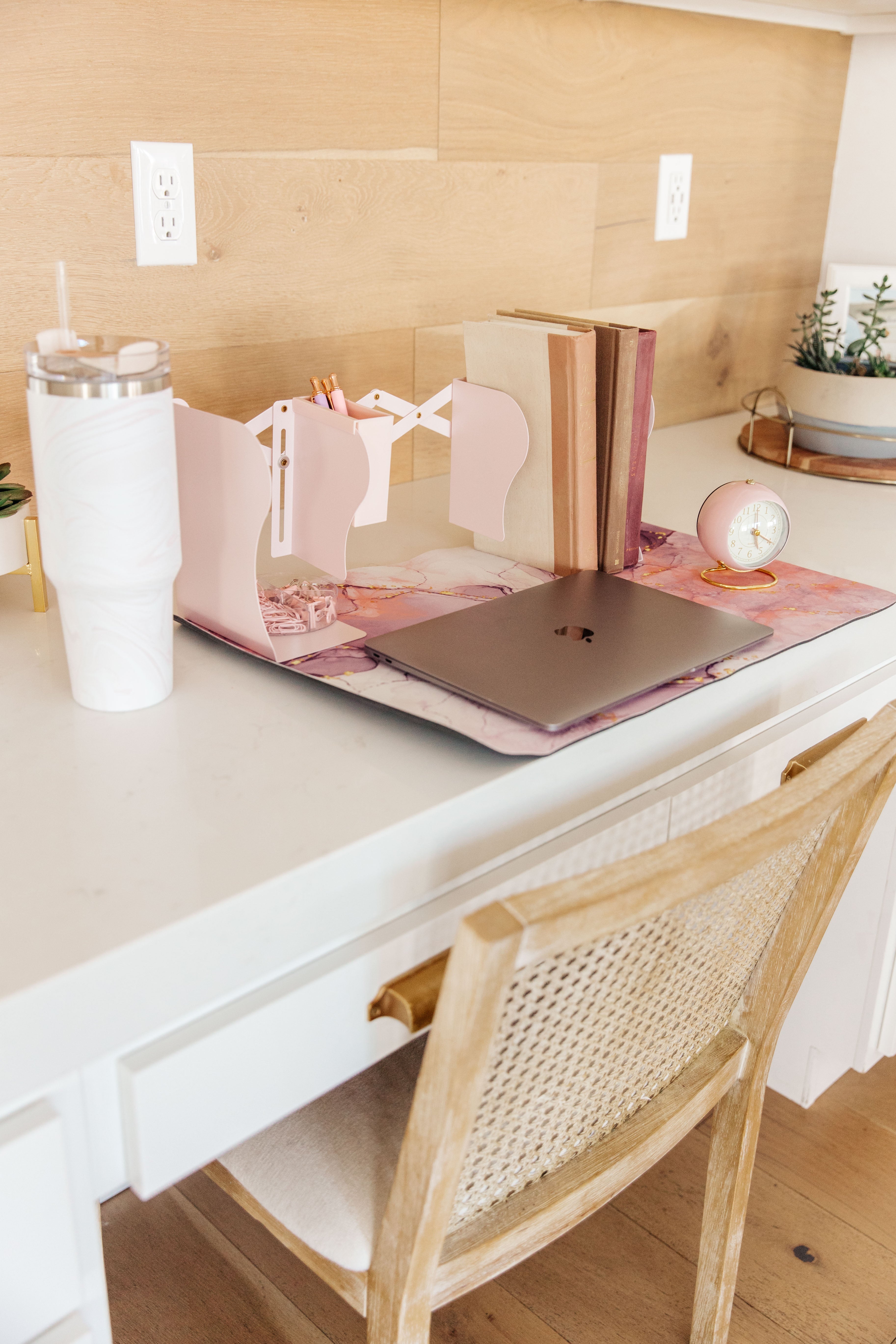 Boss Babe Expanding Desk Organizer in Pink